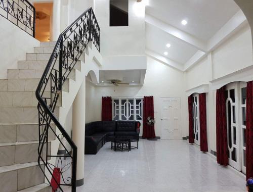 Samal House | OMG Guesthouse Room for 3 Upper level