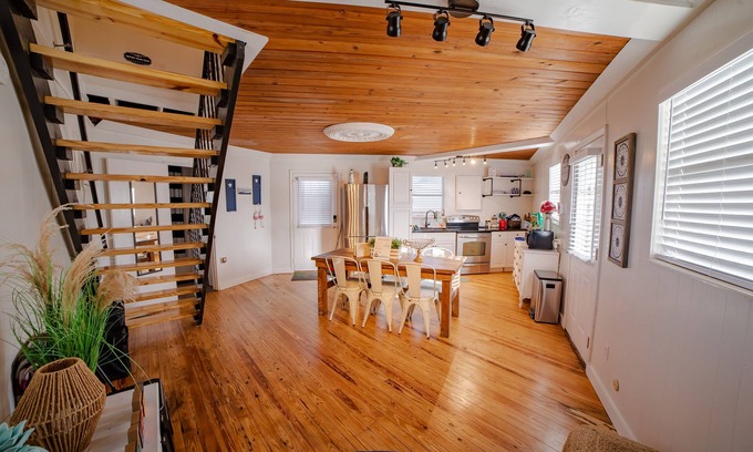Buckhead Ridge House | On Channel To Lake, 3 Boat Slips, Pet Friendly, WiFi, near okeetantee.