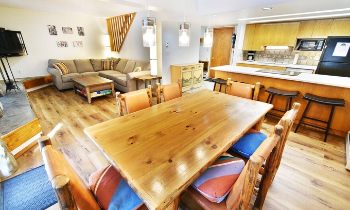 Frisco House | On River. Pool, 2 Hot Tubs. Easy Drive to Dining, Shops, Events, Marina
