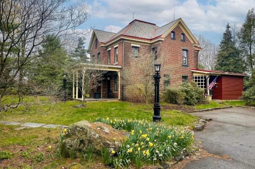 McClellandtown House | On-Site Winery and Historic Charm Uniontown Escape