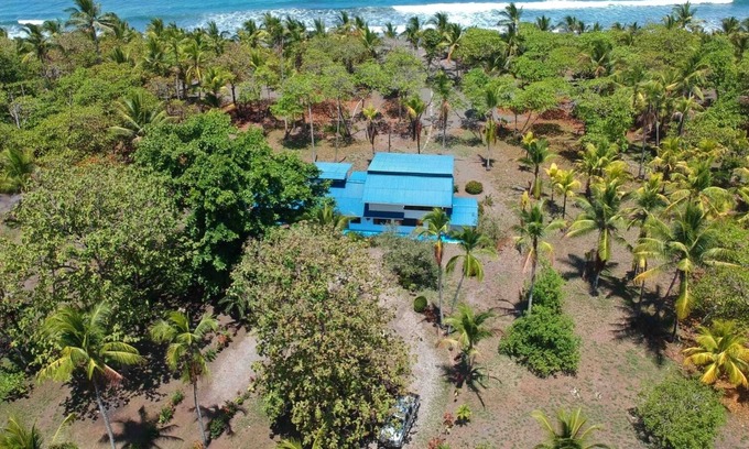 Quebrada La Gamba House | On the Beach at Playa Zancudo