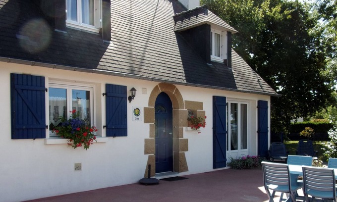 Plouhinec Cottage | On the beach road, the gîte "La maison bleue" 3 bedrooms / 6 people