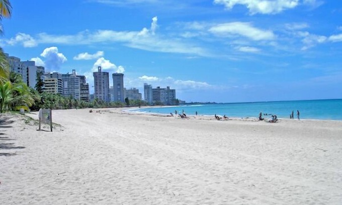 Parque Apartment | On the beach Villa; free parking, walk to restaurants, minutes from the airport