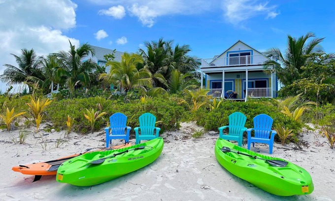 Spanish Wells Cottage | ON THE BEACH w/Kayaks, Paddleboard, Amazing Views Throughout