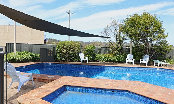 Merimbula House | On the Lake at Penguin Mews - Free WIFI ( unit 7 ) - 3+ nights