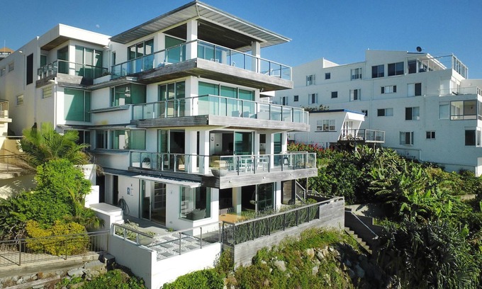 Yamba Apartment | On The Rocks | Beachfront To Convent Beach