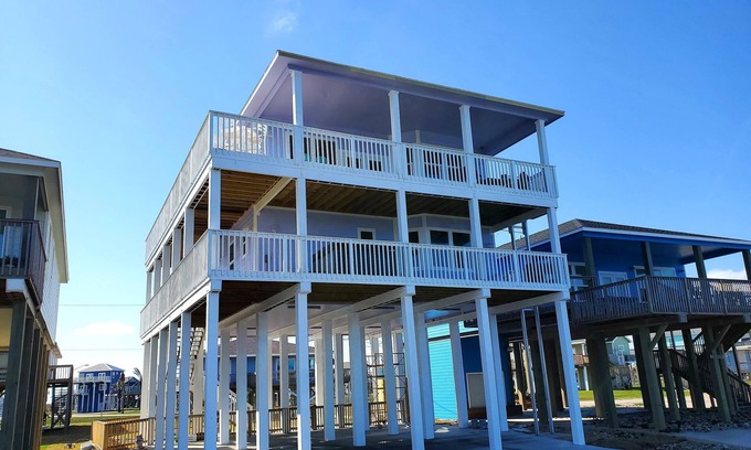 San Luis House | ON THE ROCKS-LUXURY OCEAN FRONT WITH OUTSTANDING UNOBSTRUCTED VIEWS