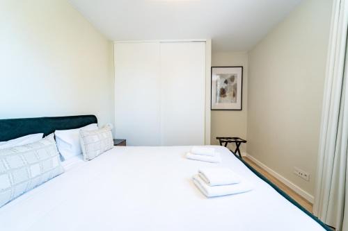Old Town Apartment | On The Square Flat - City Center by House and People