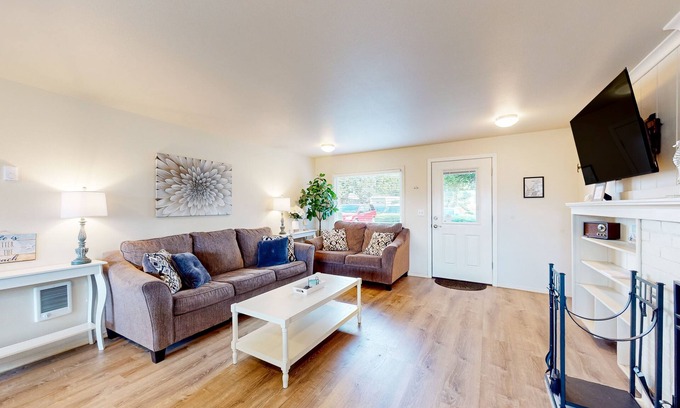 Waldport House | On the Water's Edge: Dog-Friendly, Crabbing, Bridge Views & More