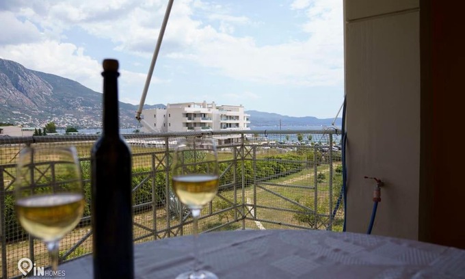 Anatolikos Sinikismos Apartment | 'On The Wave' With Amazing View