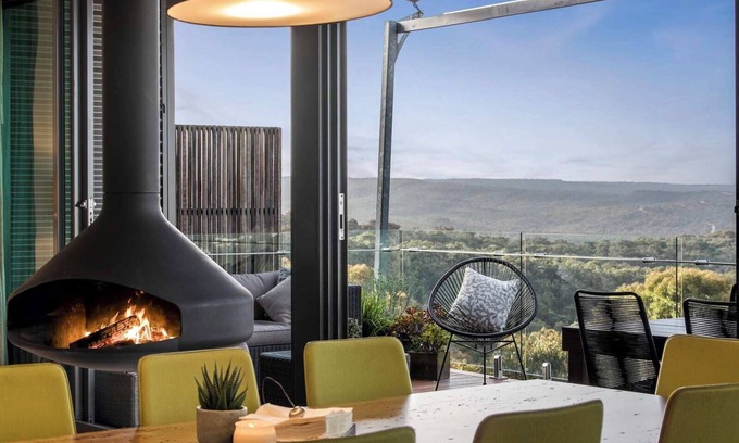 Anglesea House | On Top of the World S