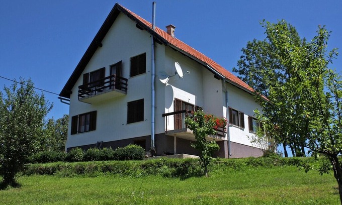 Smoljanac Apartment | One bedroom apartment with air-conditioning Smoljanac, Plitvice (A-5194-c)