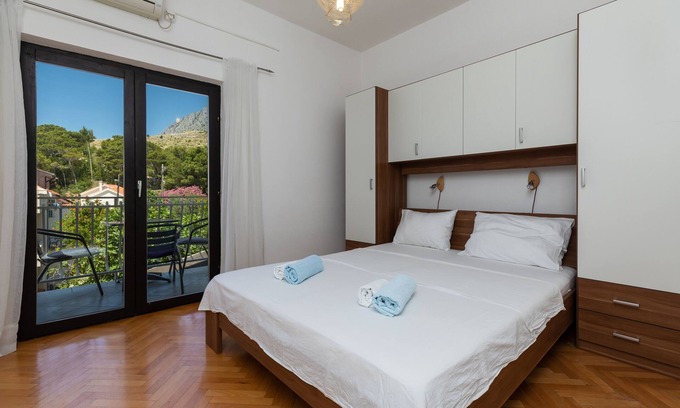 Lokva Rogoznica Apartment | One bedroom apartment with balcony and sea view Lokva Rogoznica, Omiš (A-2973-d)