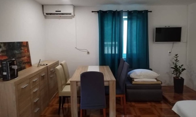 Gornji Karin Apartment | One bedroom apartment with air-conditioning Gornji Karin, Novigrad (A-21514-c)