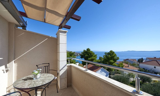 Businci Apartment | One bedroom apartment with terrace and sea view Mavarštica, Čiovo (A-17803-f)