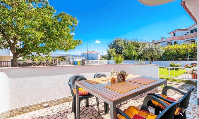 Vantacici Apartment | One bedroom apartment with terrace and sea view Vantačići, Krk (A-5313-a)