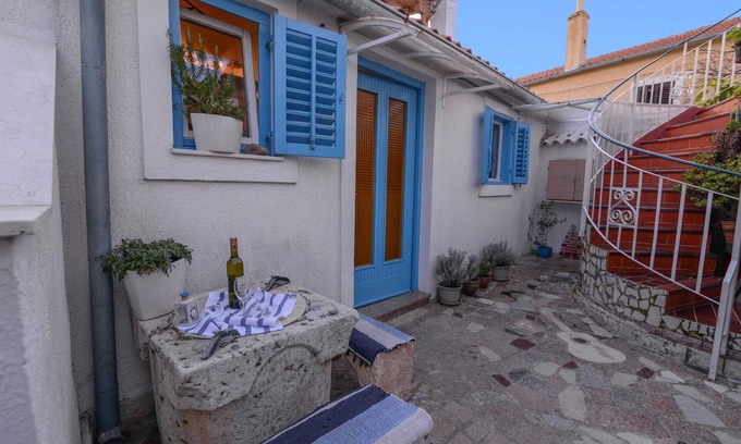 Veli Losinj Apartment | One bedroom apartment with balcony Veli Lošinj, Lošinj (A-7959-b)