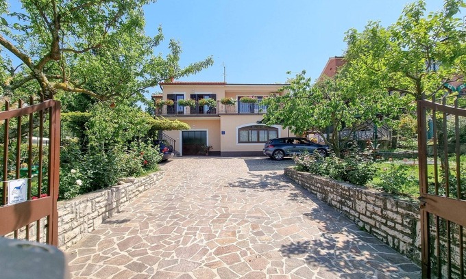 Brtonigla Apartment | One bedroom apartment with terrace Brtonigla, Novigrad (A-19949-a)