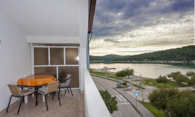 Jadrtovac Apartment | One bedroom Apartment Bajan A3 near the sea
