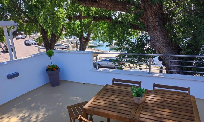 Klenovica Apartment | One bedroom apartment with terrace and sea view Klenovica, Novi Vinodolski (A-5579-c)