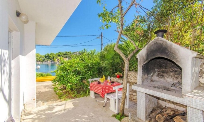 Okuklje Apartment | One bedroom apartment near beach Okuklje, Mljet (A-4912-d)