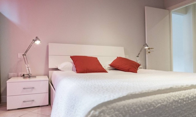 Dorsoduro Apartment | One bedroom apartment facing the Guggenheim's gardens