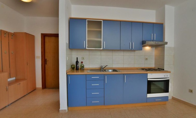 Ribarica Apartment | One bedroom Apartment, sleeps 4 in Karlobag with Pool, Air Con and WiFi