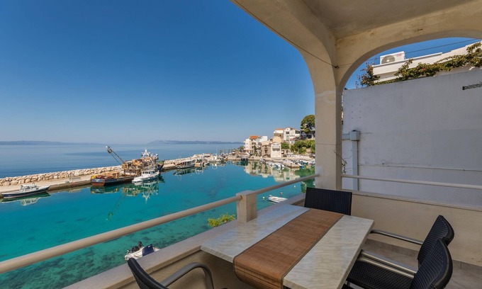 Drasnice Apartment | One bedroom apartment near beach Drašnice, Makarska (A-2670-b)