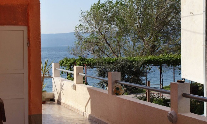 Dugi Rat Apartment | One bedroom apartment near beach Duće, Omiš (A-5275-b)