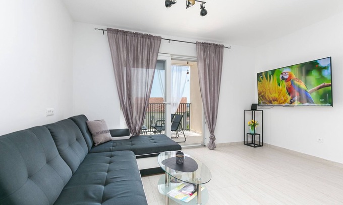 Mravince Apartment | One bedroom apartment with terrace and sea view Mravince, Split (A-24324-a)