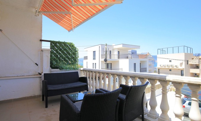 Slatine Apartment | One bedroom apartment with terrace and sea view Slatine, Čiovo (A-16131-c)