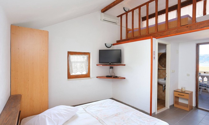 Slatine Apartment | One bedroom apartment with terrace and sea view Slatine, Čiovo (A-16131-e)