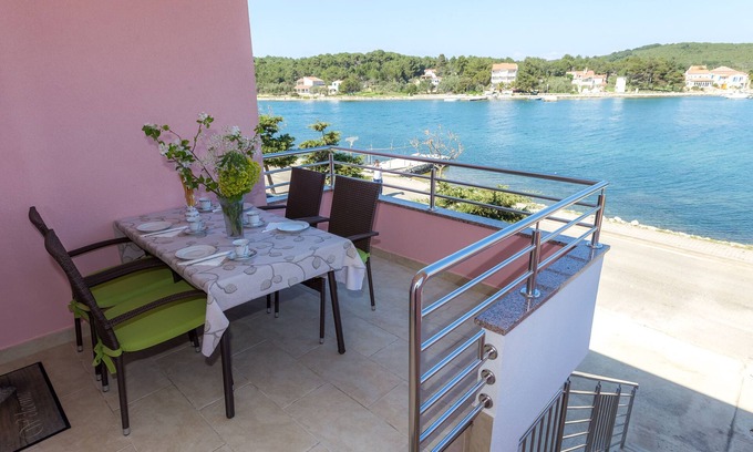 Veli Rat Apartment | One bedroom apartment near beach Veli Rat, Dugi otok (A-11525-b)
