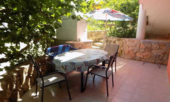 Vinisce Apartment | One bedroom apartment with terrace Vinišće, Trogir (A-16928-b)