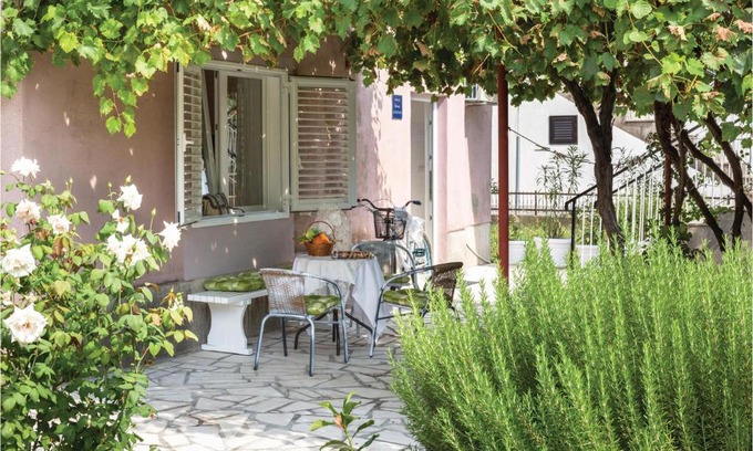 Metkovic Apartment | One-Bedroom Apartment in Metkovic