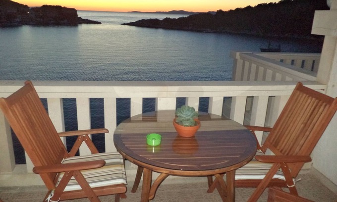 Zaklopatica Apartment | One bedroom apartment near beach Zaklopatica, Lastovo (A-8346-c)