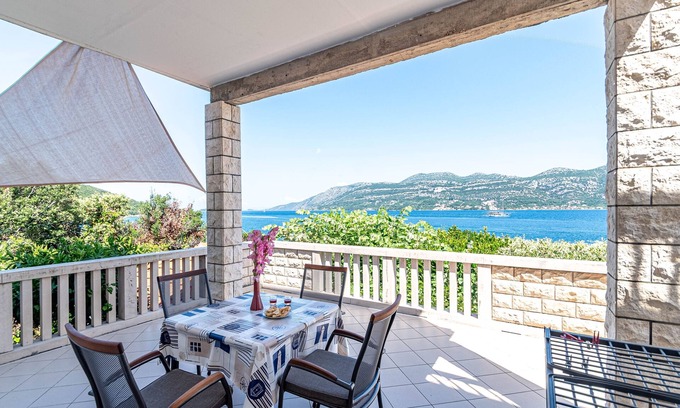 Cove Tri Zala (Zrnovo) Apartment | One bedroom apartment near beach Tri Žala, Korčula (A-9237-b)