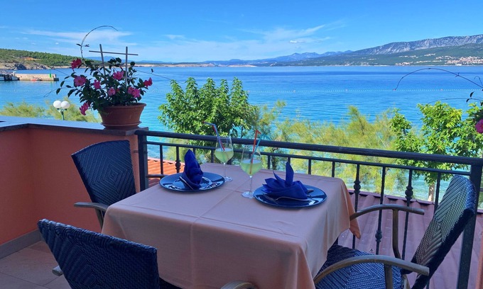 Silo Apartment | One bedroom apartment near beach Šilo, Krk (A-18680-c)