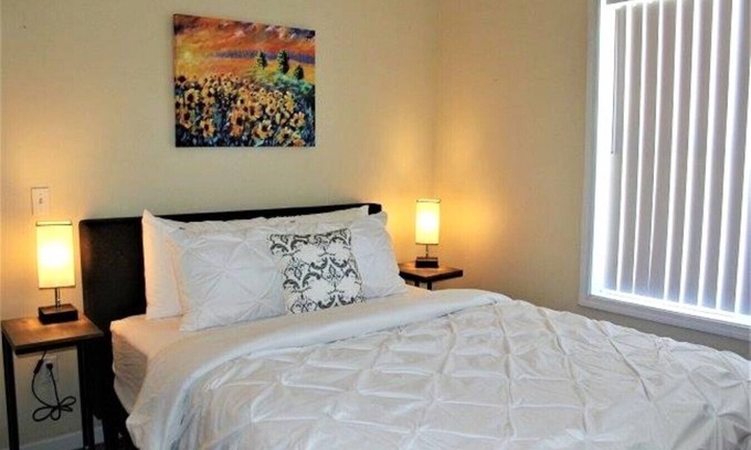 West Main HIll Apartment | One Bedroom Apartment in Kalamazoo with View
