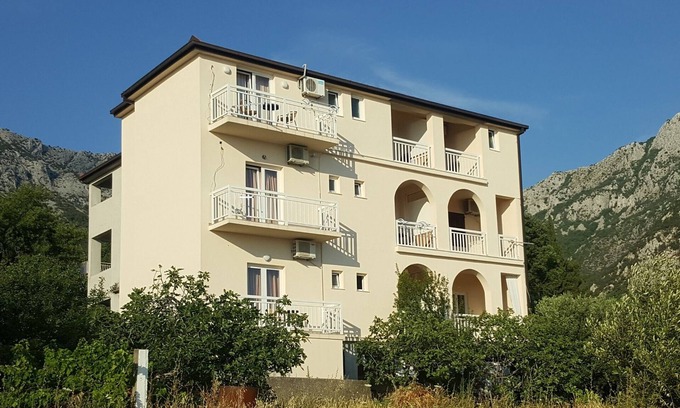 Gradac Apartment | One bedroom apartment with balcony and sea view Gradac, Makarska (A-6724-a)
