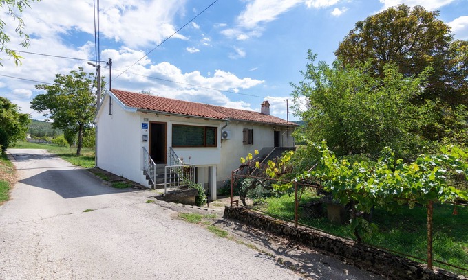 Buzet Apartment | One bedroom apartment with air-conditioning Buzet, Central Istria - Središnja Istra (A-17333-a)