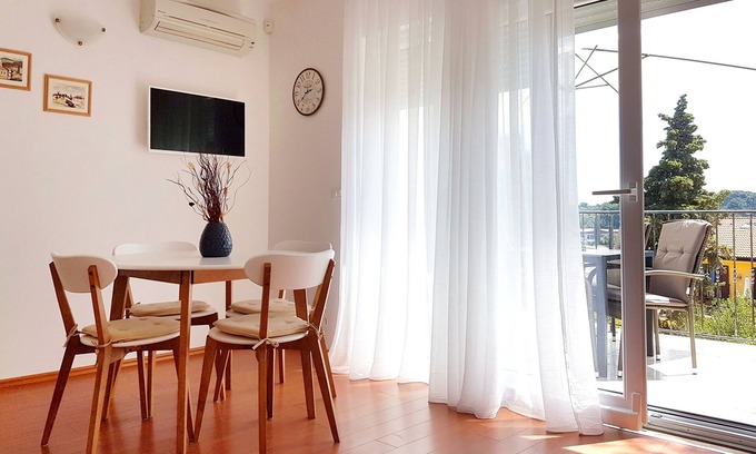 Borik Apartment | One bedroom apartment with terrace and sea view Rovinj (A-3373-b)