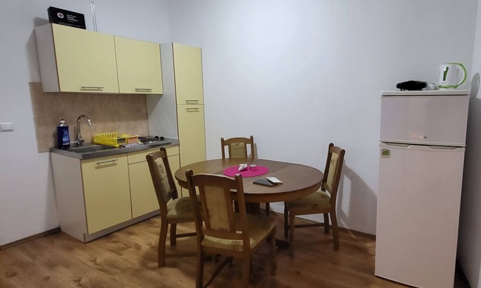 Tijesno Apartment | One bedroom apartment with air-conditioning Tisno, Murter (A-23720-b)