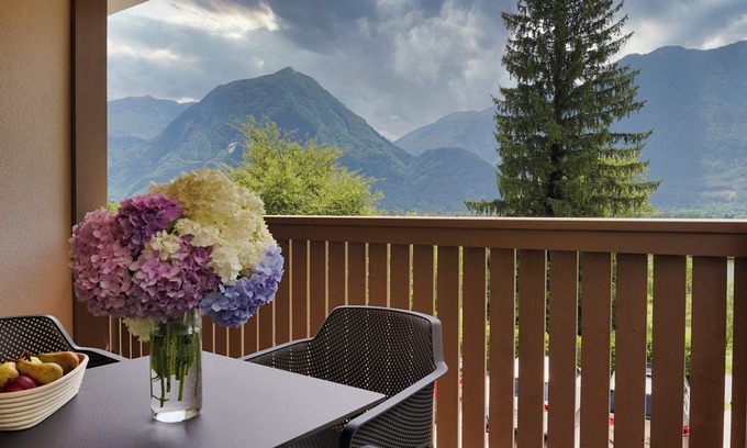 Bovec Apartment | One-Bedroom Apartment with Large Private Terrace, Mountain View – House Elipsa