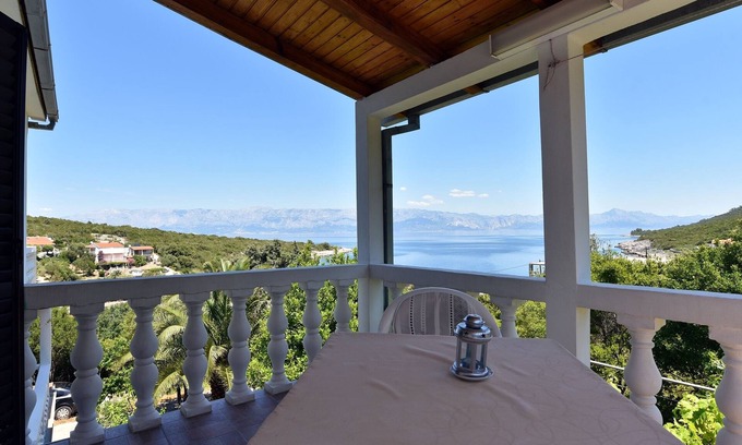 Pokrivenik Apartment | One bedroom apartment with terrace and sea view Cove Zarace (Gdinj), Hvar (A-4597-e)