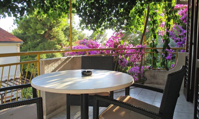 Ivan Dolac Apartment | One bedroom apartment with terrace Ivan Dolac, Hvar (A-4584-b)