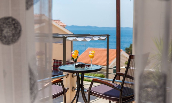 Cove Osibova (Milna) Apartment | One bedroom apartment with terrace and sea view Cove Osibova, Brač (A-12062-a)