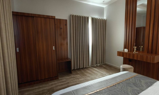 Hera Street Apartment | One Bedroom Apt- Hira Residence & Suites