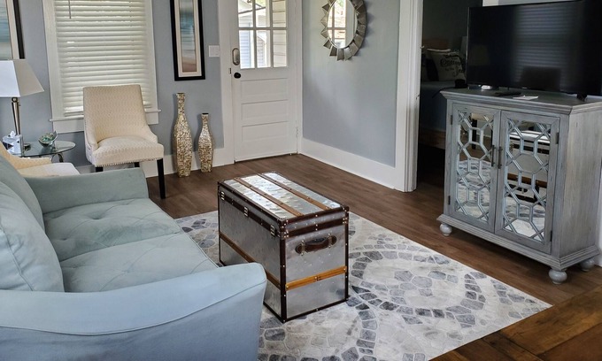 Downtown Dunedin Apartment | One bedroom getaway adjacent to Main Street and all the fun in downtown Dunedin!