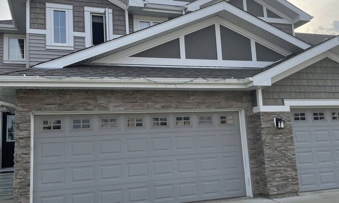 Northwest Edmonton House | One bedroom suite + parking + private space +5 mins from major shopping centres
